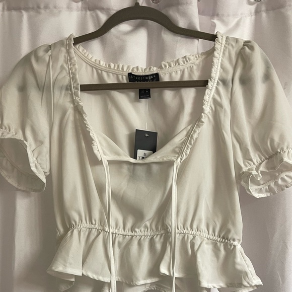White Crop Top NWT Medium - Picture 3 of 4